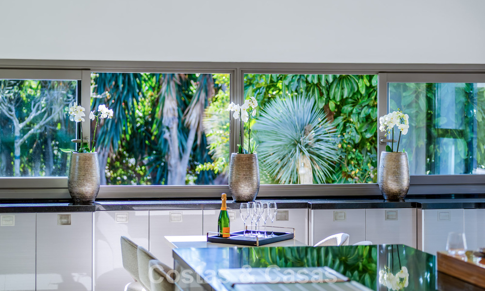 Traditionele, Spaanse luxevilla te koop, op tweede lijn golf in een prestigieuze woonwijk in Nueva Andalucia, Marbella 775936