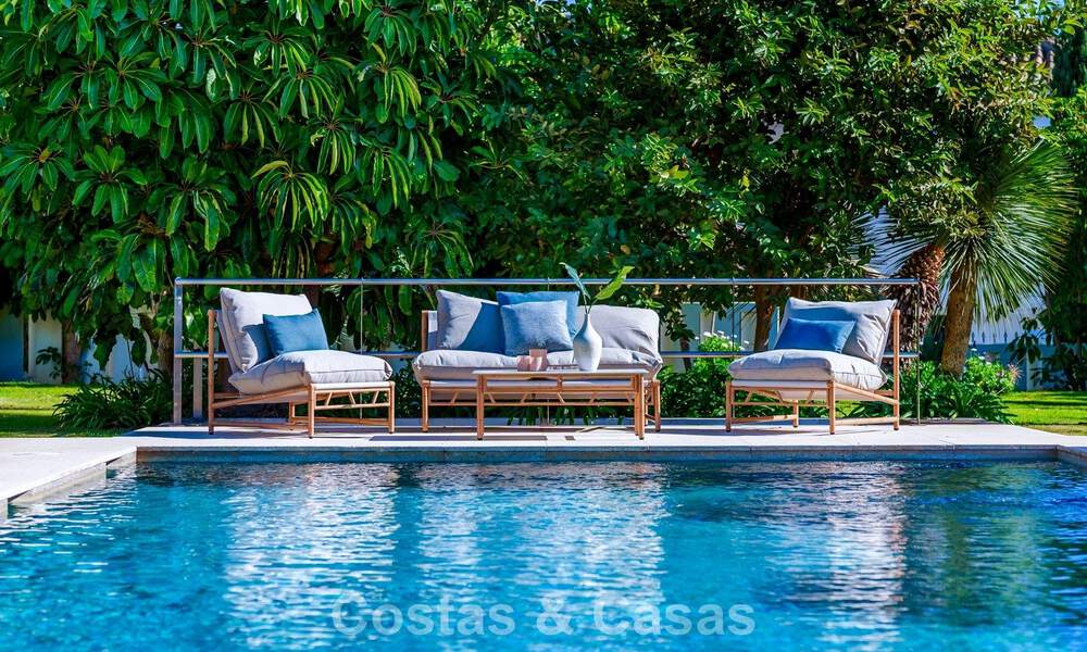Traditionele, Spaanse luxevilla te koop, op tweede lijn golf in een prestigieuze woonwijk in Nueva Andalucia, Marbella 775940
