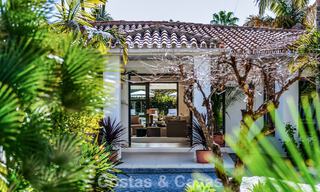 Traditionele, Spaanse luxevilla te koop, op tweede lijn golf in een prestigieuze woonwijk in Nueva Andalucia, Marbella 775942 