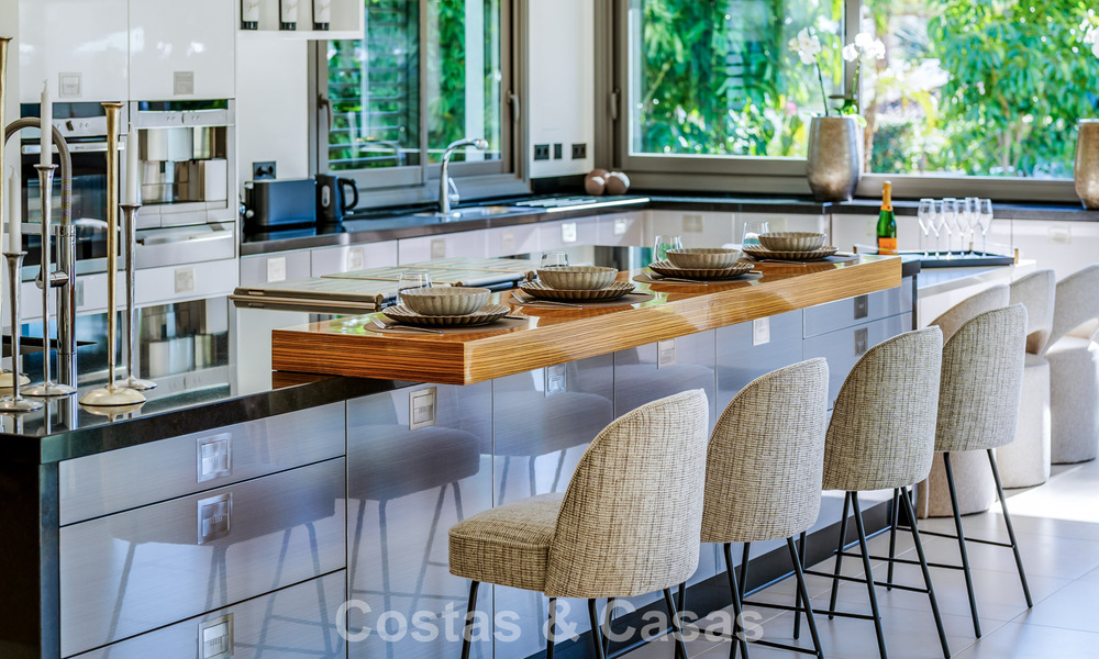 Traditionele, Spaanse luxevilla te koop, op tweede lijn golf in een prestigieuze woonwijk in Nueva Andalucia, Marbella 775943