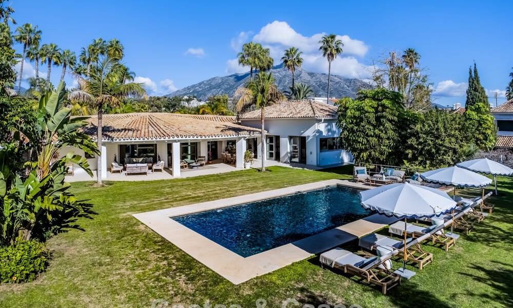 Traditionele, Spaanse luxevilla te koop, op tweede lijn golf in een prestigieuze woonwijk in Nueva Andalucia, Marbella 775953