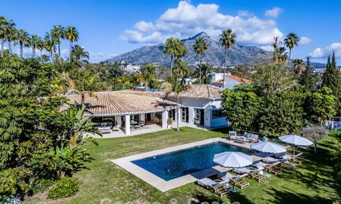 Traditionele, Spaanse luxevilla te koop, op tweede lijn golf in een prestigieuze woonwijk in Nueva Andalucia, Marbella 775955