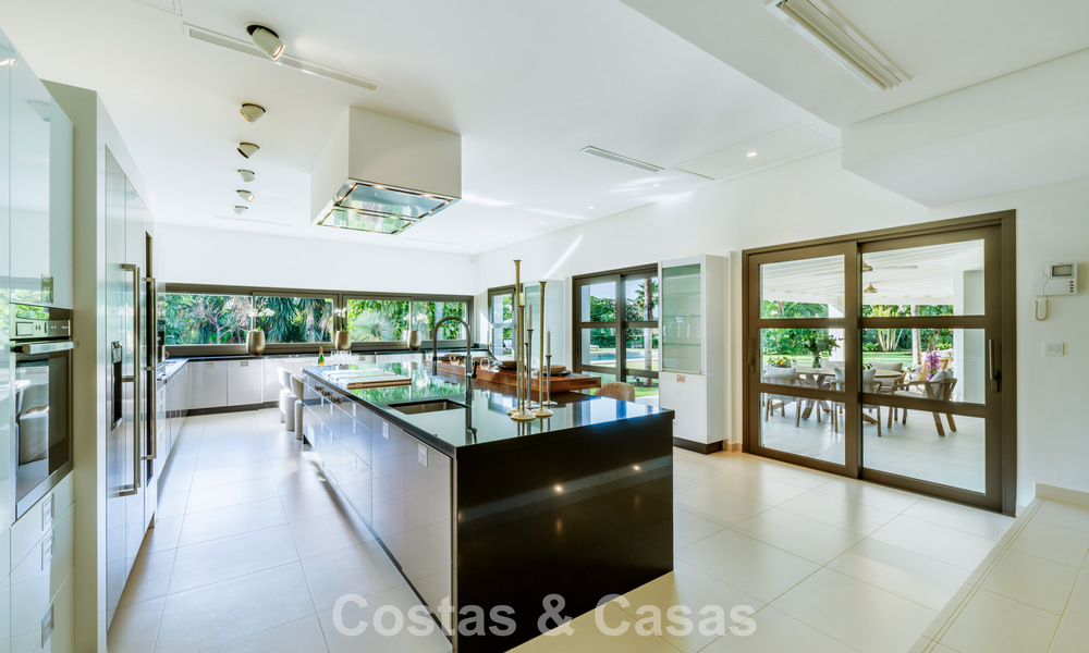 Traditionele, Spaanse luxevilla te koop, op tweede lijn golf in een prestigieuze woonwijk in Nueva Andalucia, Marbella 775957