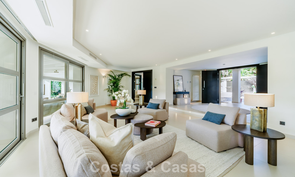 Traditionele, Spaanse luxevilla te koop, op tweede lijn golf in een prestigieuze woonwijk in Nueva Andalucia, Marbella 775970