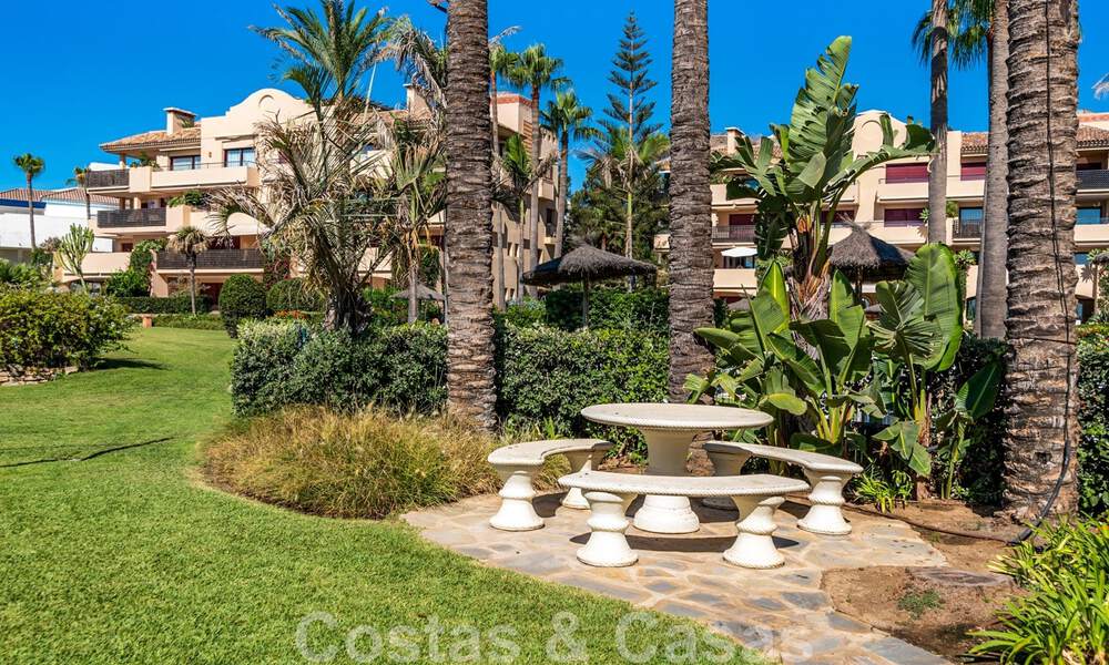 Ruim, gerenoveerd appartement te koop in een strandcomplex met panoramisch zeezicht, op de New Golden Mile tussen Marbella en Estepona 46538