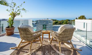 Instapklare villa te koop met hedendaags architectuur in een omheinde villagemeenschap op de grens van Mijas en Marbella 46409 