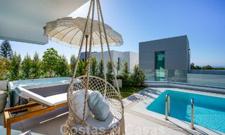 Instapklare villa te koop met hedendaags architectuur in een omheinde villagemeenschap op de grens van Mijas en Marbella 46419 