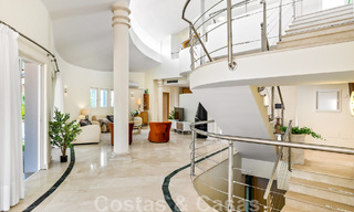 Ruime villa in authentieke, Mediterrane bouwstijl te koop met zeezicht in een vijfsterren golfresort in Benahavis - Marbella 46648 