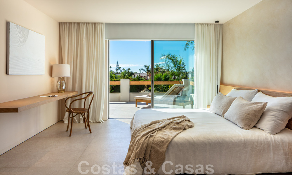 Instapklare, luxueuze designvilla te koop op loopafstand van het voorzieningen in de golfvallei van Nueva Andalucia, Marbella 46685