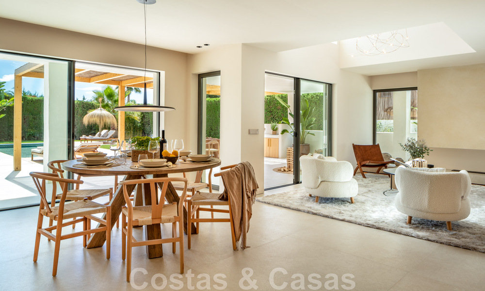 Instapklare, luxueuze designvilla te koop op loopafstand van het voorzieningen in de golfvallei van Nueva Andalucia, Marbella 46691
