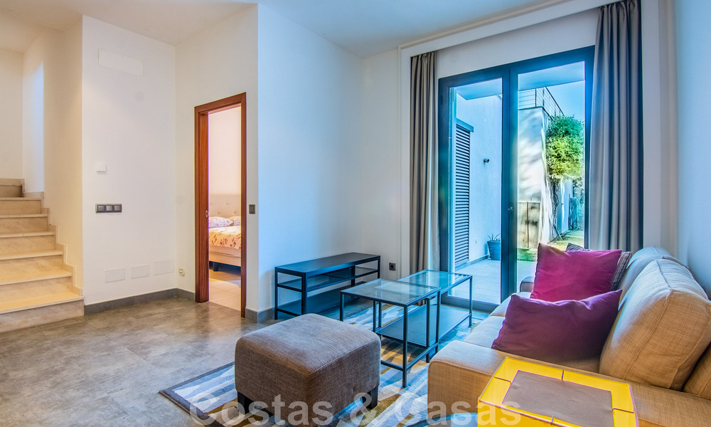 Vrijstaande villa te koop op een hoge positie, met panoramisch berg- en zeezicht in een exclusieve urbanisatie te Oost Marbella 46942