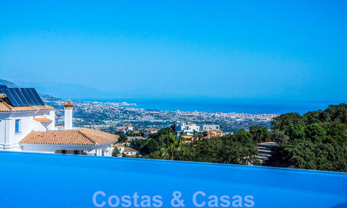Vrijstaande villa te koop op een hoge positie, met panoramisch berg- en zeezicht in een exclusieve urbanisatie te Oost Marbella 46943
