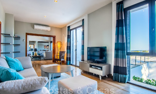 Vrijstaande villa te koop op een hoge positie, met panoramisch berg- en zeezicht in een exclusieve urbanisatie te Oost Marbella 46968 
