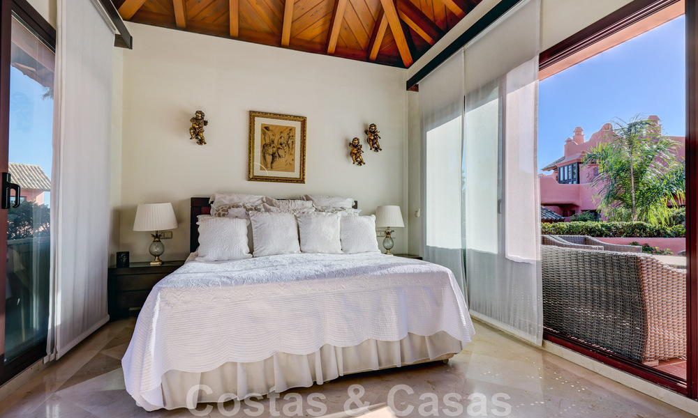 Luxe penthouse te koop in een vijfsterren wooncomplex aan het strand met prachtig zicht op zee, op de New Golden Mile tussen Marbella en Estepona 46586