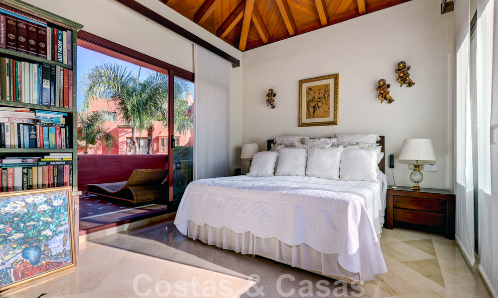 Luxe penthouse te koop in een vijfsterren wooncomplex aan het strand met prachtig zicht op zee, op de New Golden Mile tussen Marbella en Estepona 46587