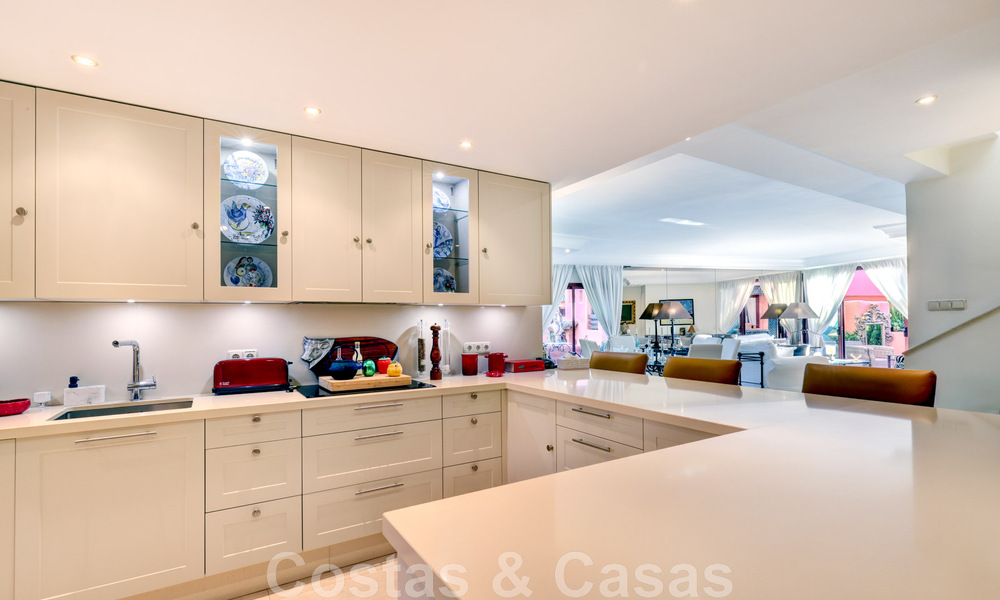 Luxe penthouse te koop in een vijfsterren wooncomplex aan het strand met prachtig zicht op zee, op de New Golden Mile tussen Marbella en Estepona 46616