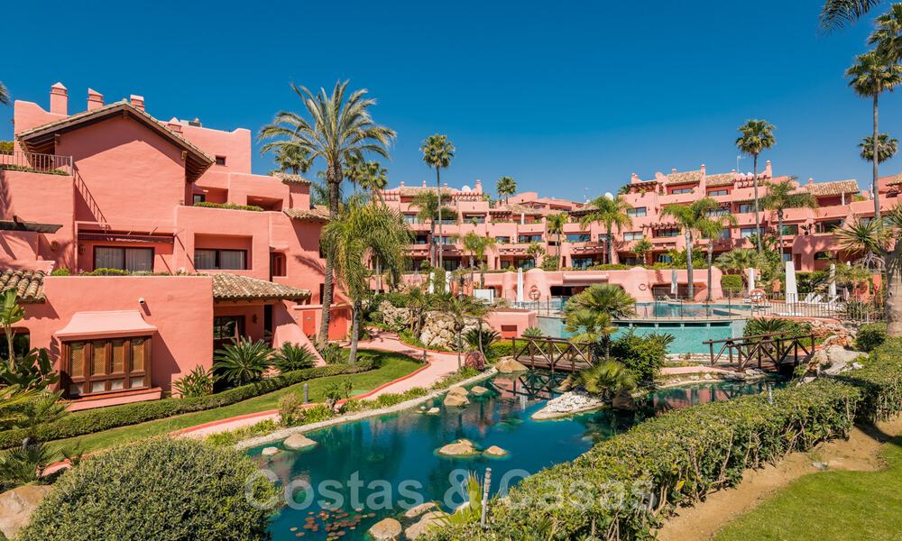 Luxe penthouse te koop in een vijfsterren wooncomplex aan het strand met prachtig zicht op zee, op de New Golden Mile tussen Marbella en Estepona 46622