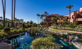 Luxe penthouse te koop in een vijfsterren wooncomplex aan het strand met prachtig zicht op zee, op de New Golden Mile tussen Marbella en Estepona 46624 