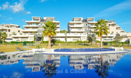 Zeer ruim, licht en modern 3-slaapkamer luxe appartement te koop met open zeezicht in Marbella - Benahavis 46813