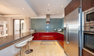 Zeer ruim, licht en modern 3-slaapkamer luxe appartement te koop met open zeezicht in Marbella - Benahavis 46829 