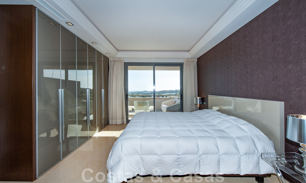 Zeer ruim, licht en modern 3-slaapkamer luxe appartement te koop met open zeezicht in Marbella - Benahavis 46833