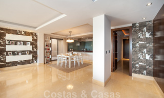 Zeer ruim, licht en modern 3-slaapkamer luxe appartement te koop met open zeezicht in Marbella - Benahavis 46839 