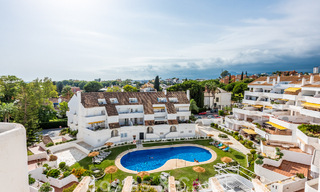 Eigentijds gerenoveerd penthouse te koop met zeezicht op loopafstand van alle voorzieningen, het strand en Puerto Banus in Nueva Andalucia, Marbella 47013 