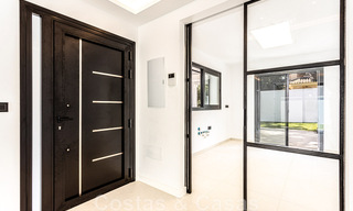 Prachtige, gelijkvloerse, modern Andalusische villa te koop, op loopafstand van het strand in Elviria, ten oosten van Marbella centrum 46892 