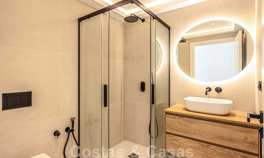 Prachtige, gelijkvloerse, modern Andalusische villa te koop, op loopafstand van het strand in Elviria, ten oosten van Marbella centrum 46894