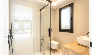 Prachtige, gelijkvloerse, modern Andalusische villa te koop, op loopafstand van het strand in Elviria, ten oosten van Marbella centrum 46899 