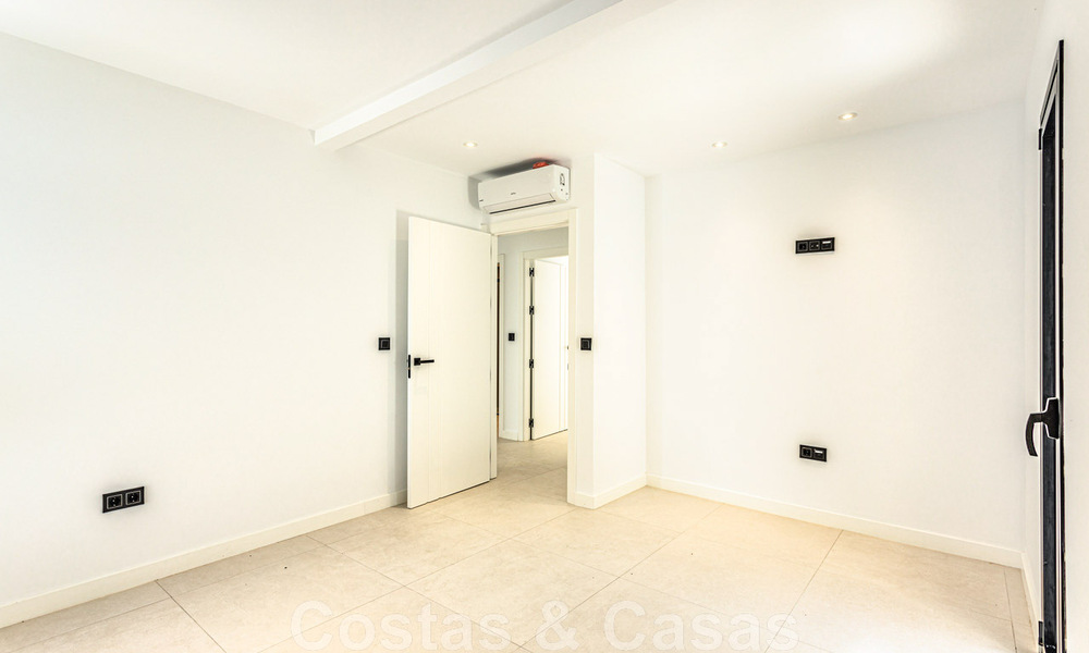 Prachtige, gelijkvloerse, modern Andalusische villa te koop, op loopafstand van het strand in Elviria, ten oosten van Marbella centrum 46901