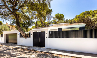 Prachtige, gelijkvloerse, modern Andalusische villa te koop, op loopafstand van het strand in Elviria, ten oosten van Marbella centrum 46902 