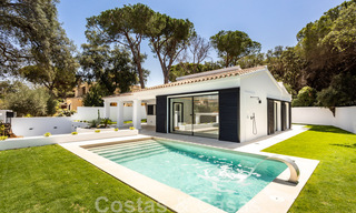 Prachtige, gelijkvloerse, modern Andalusische villa te koop, op loopafstand van het strand in Elviria, ten oosten van Marbella centrum 46905 