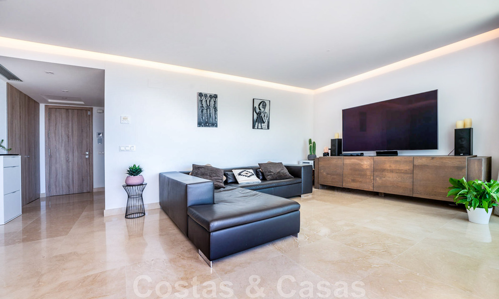 Instapklaar, verhoogd begane grond appartement te koop met panoramisch uitzicht op de vallei en de zee in het exclusieve Benahavis - Marbella 47037