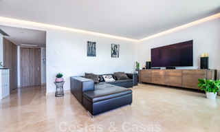 Instapklaar, verhoogd begane grond appartement te koop met panoramisch uitzicht op de vallei en de zee in het exclusieve Benahavis - Marbella 47037 