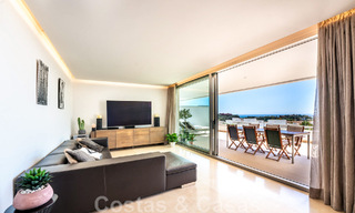 Instapklaar, verhoogd begane grond appartement te koop met panoramisch uitzicht op de vallei en de zee in het exclusieve Benahavis - Marbella 47038