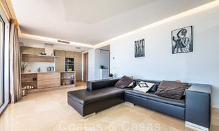 Instapklaar, verhoogd begane grond appartement te koop met panoramisch uitzicht op de vallei en de zee in het exclusieve Benahavis - Marbella 47039 
