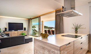 Instapklaar, verhoogd begane grond appartement te koop met panoramisch uitzicht op de vallei en de zee in het exclusieve Benahavis - Marbella 47041 