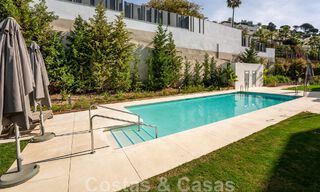 Instapklaar, verhoogd begane grond appartement te koop met panoramisch uitzicht op de vallei en de zee in het exclusieve Benahavis - Marbella 47044 