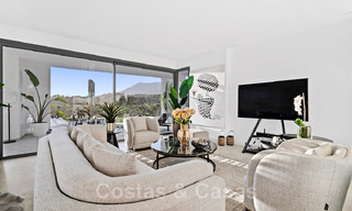 Ruime luxevilla te koop, ontworpen in moderne bouwstijl, met golf- en zeezicht in een gated golfresort net ten oosten Marbella centrum 47315 