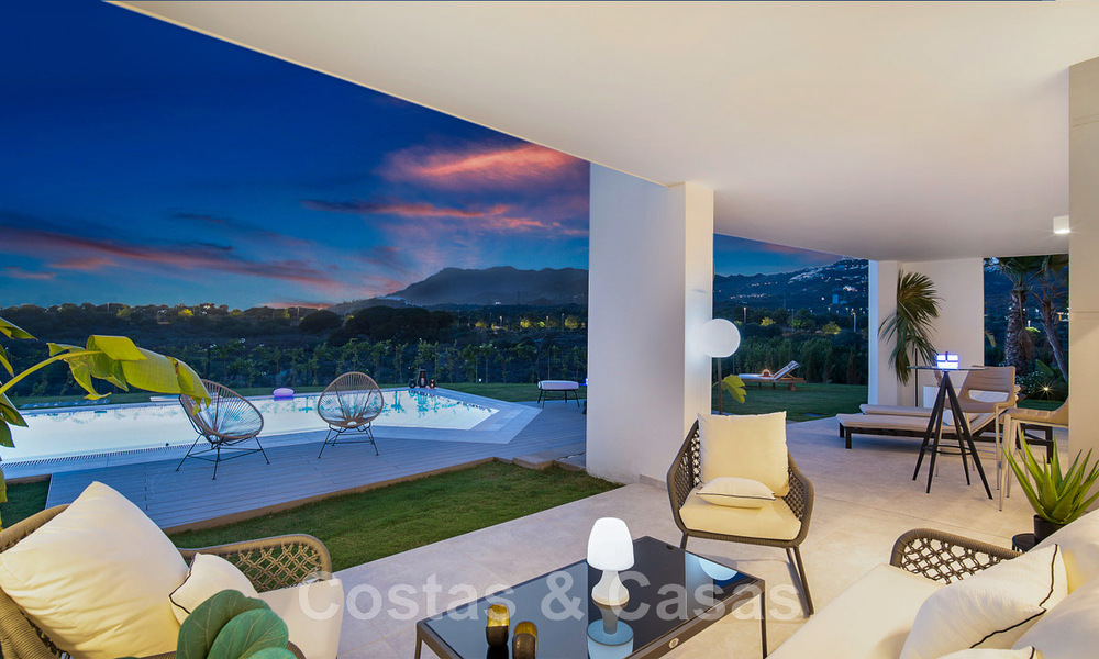 Ruime luxevilla te koop, ontworpen in moderne bouwstijl, met golf- en zeezicht in een gated golfresort net ten oosten Marbella centrum 47336