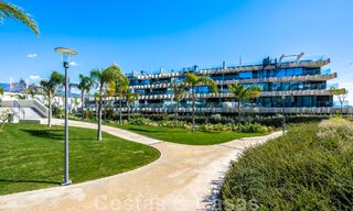 Eigentijds hoek appartement te koop met een grote privétuin op de begeerde New Golden Mile tussen Marbella en Estepona 47154 