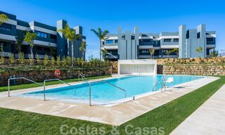Eigentijds hoek appartement te koop met een grote privétuin op de begeerde New Golden Mile tussen Marbella en Estepona 47155 