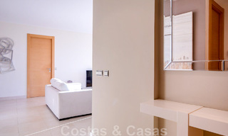 Gerenoveerd luxe appartement te koop, open zeezicht, gelegen in een luxueus complex van Los Monteros, Marbella 47515 