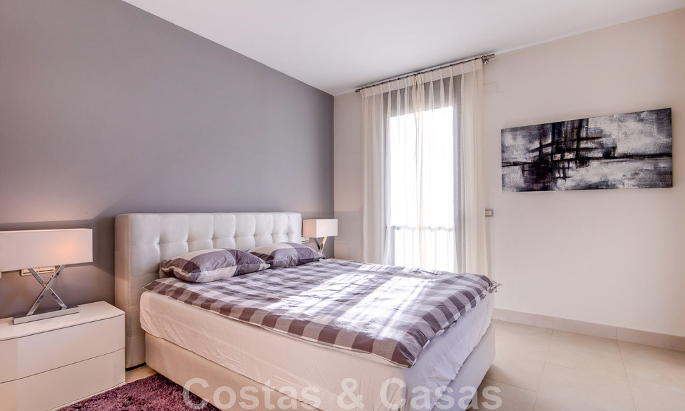 Gerenoveerd luxe appartement te koop, open zeezicht, gelegen in een luxueus complex van Los Monteros, Marbella 47519