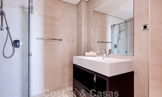 Gerenoveerd luxe appartement te koop, open zeezicht, gelegen in een luxueus complex van Los Monteros, Marbella 47523 
