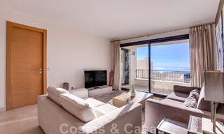 Gerenoveerd luxe appartement te koop, open zeezicht, gelegen in een luxueus complex van Los Monteros, Marbella 47524 
