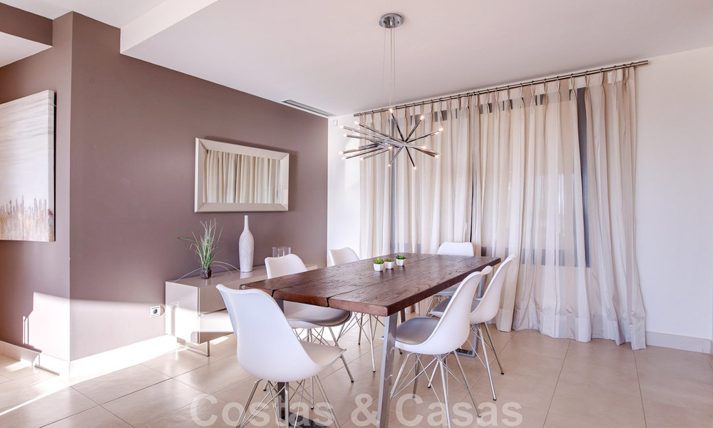 Gerenoveerd luxe appartement te koop, open zeezicht, gelegen in een luxueus complex van Los Monteros, Marbella 47537