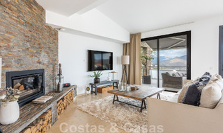 Vrijstaande, Andalusische villa te koop met panoramisch berg- en zeezicht in een exclusieve urbanisatie te Oost Marbella 47347 