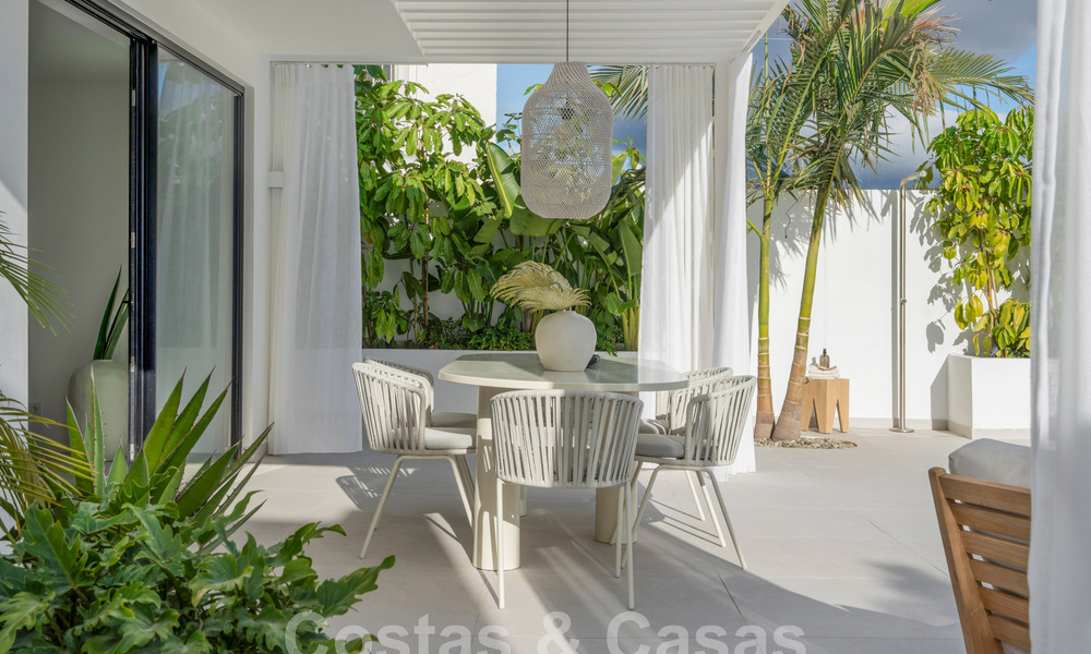 Prachtig gerenoveerde villa, in een Mediterrane stijl met een eigentijds design in Nueva Andalucia, Marbella 61261